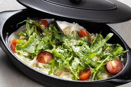 Мидии киви с рукколой и авокадо