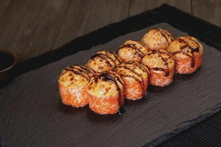 Запечённый ролл с лососем