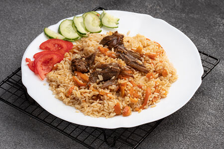 Плов с говядиной и салатик