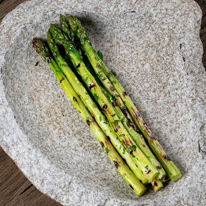 Спаржа зелёная на гриле