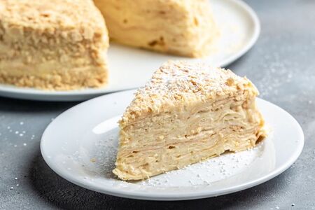 Кусочек торта Наполеон