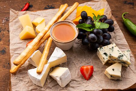 Ассорти европейских сыров