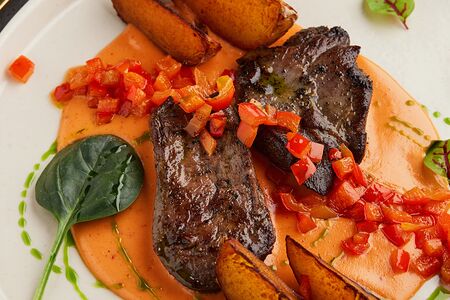 Оленина су-вид с картофельными дольками