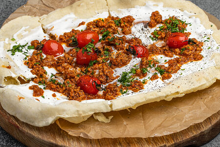 Лахмаджун с телятиной