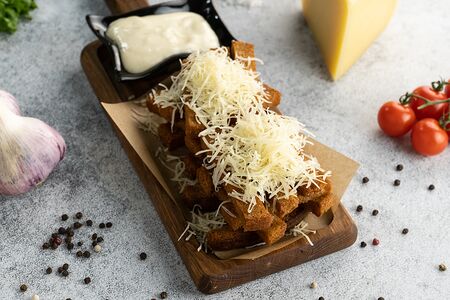 Гренки с чесночным соусом