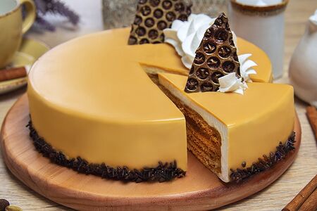 Карамельный медовик