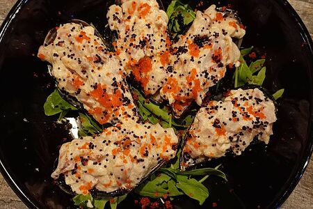 Мидии с беконом в сливочном соусе