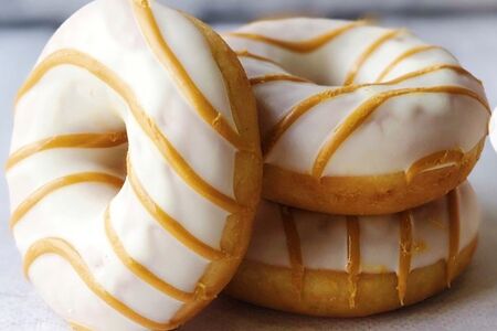 Донат карамельный