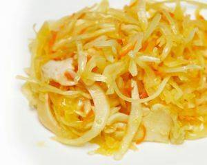 Салат из маринованной капусты