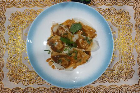 Вонтоны в кунжутном соусе