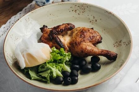 Цыпленок из дровяной печи в фольге со специями