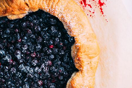 Пирожок с черной смородиной