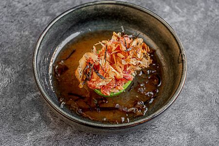 Тартар из тунца с авокадо