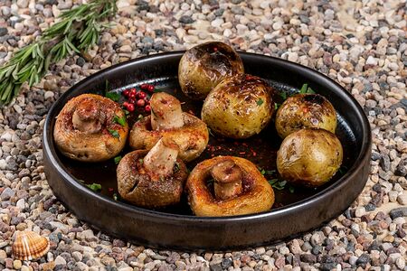 Шампиньоны на мангале