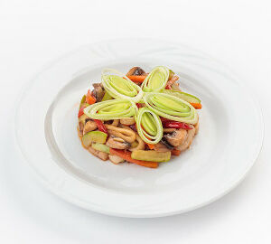 Теплый салат из кальмаров