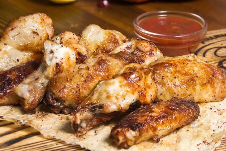Куриные крылья на углях