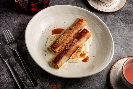 Блины с яблоком в карамели