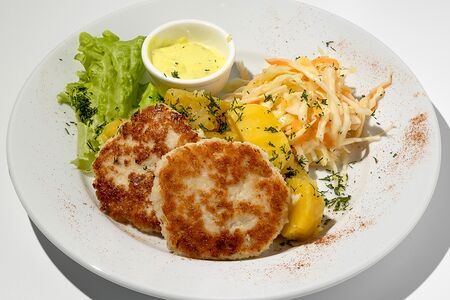 Биточки куриные с отварным картофелем