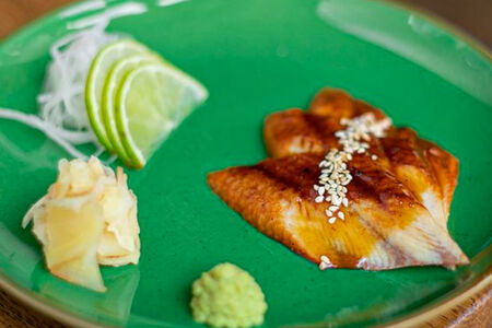 Сашими Угорь