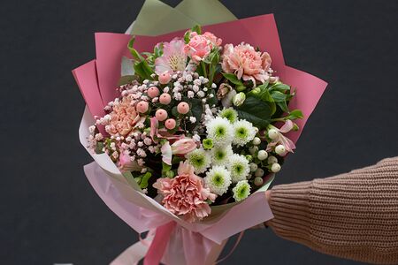 Букет цветов из роз и гвоздик Розовый джаз