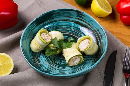 Рулетики из кабачков с сырно-ореховой начинкой