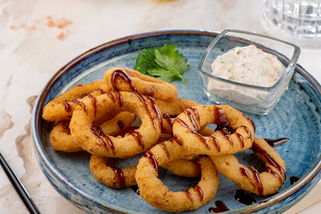 Луковые кольца фри с соусом тартар