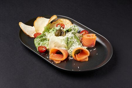 Салат Цезарь с сёмгой