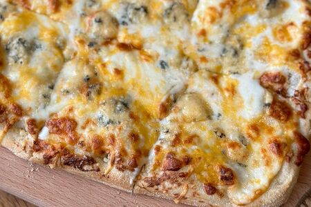 Пинса Четыре сыра