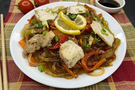 Рисовая лапша с курицей