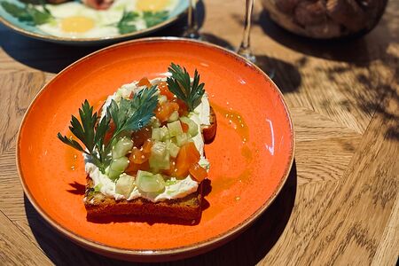 Тартар с лососем и авокадо