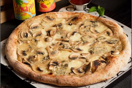 Крафт Пицца с шампиньонами и сыром Дор блю