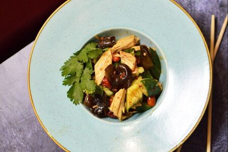 Свежие битые огурцы со спаржей по-китайски