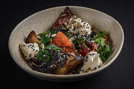 Салат с хрустящими баклажанами