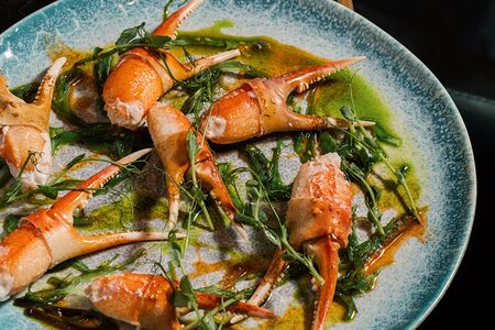 Кулаки снежного краба