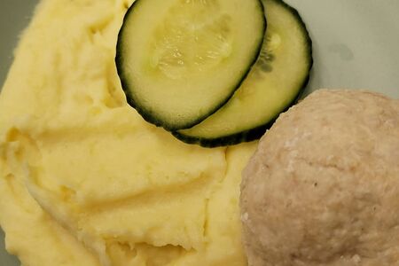 Куриная котлетка с картофельным пюре