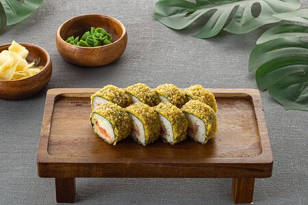 Жареный ролл Сытый лосось