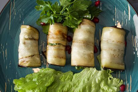 Рулеты из баклажана с грецкими орехами