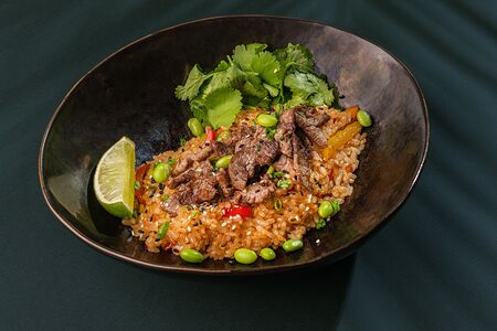 Рис с говядиной и тайским соусом