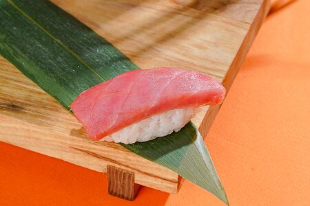 Суши Магуро с тунцом