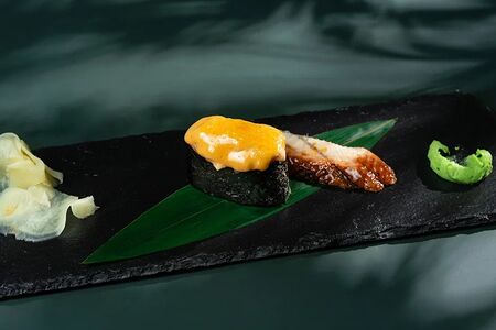 Запеченный гункан угорь