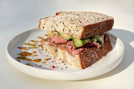 Сэндвич с пастрами из говядины