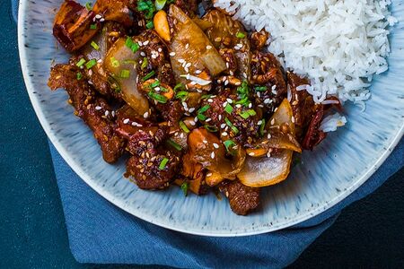 Ягненок со стрелками чеснока