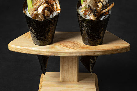 Ручной ролл Сальмон скин с угрем