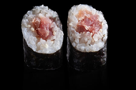 Маки с тунцом