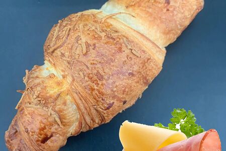 Круассан с ветчиной и сыром