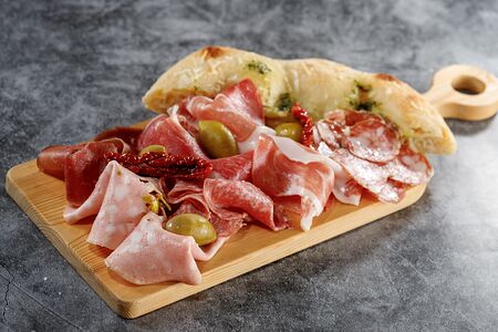 Мясные деликатесы