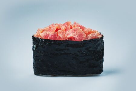 Гункан Тунец спайси