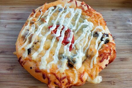 Пицца с курицей и грибами