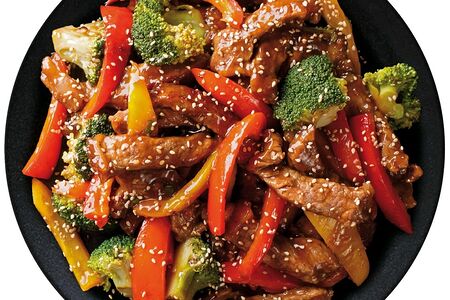 Говядина с овощами в соусе терияки