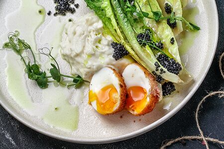 Романо с кремом из пармезана с миндалем и икрой палтуса